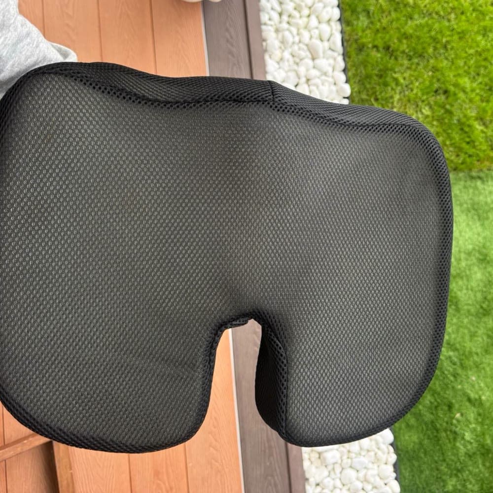The U-shaped tailbone cutout up close